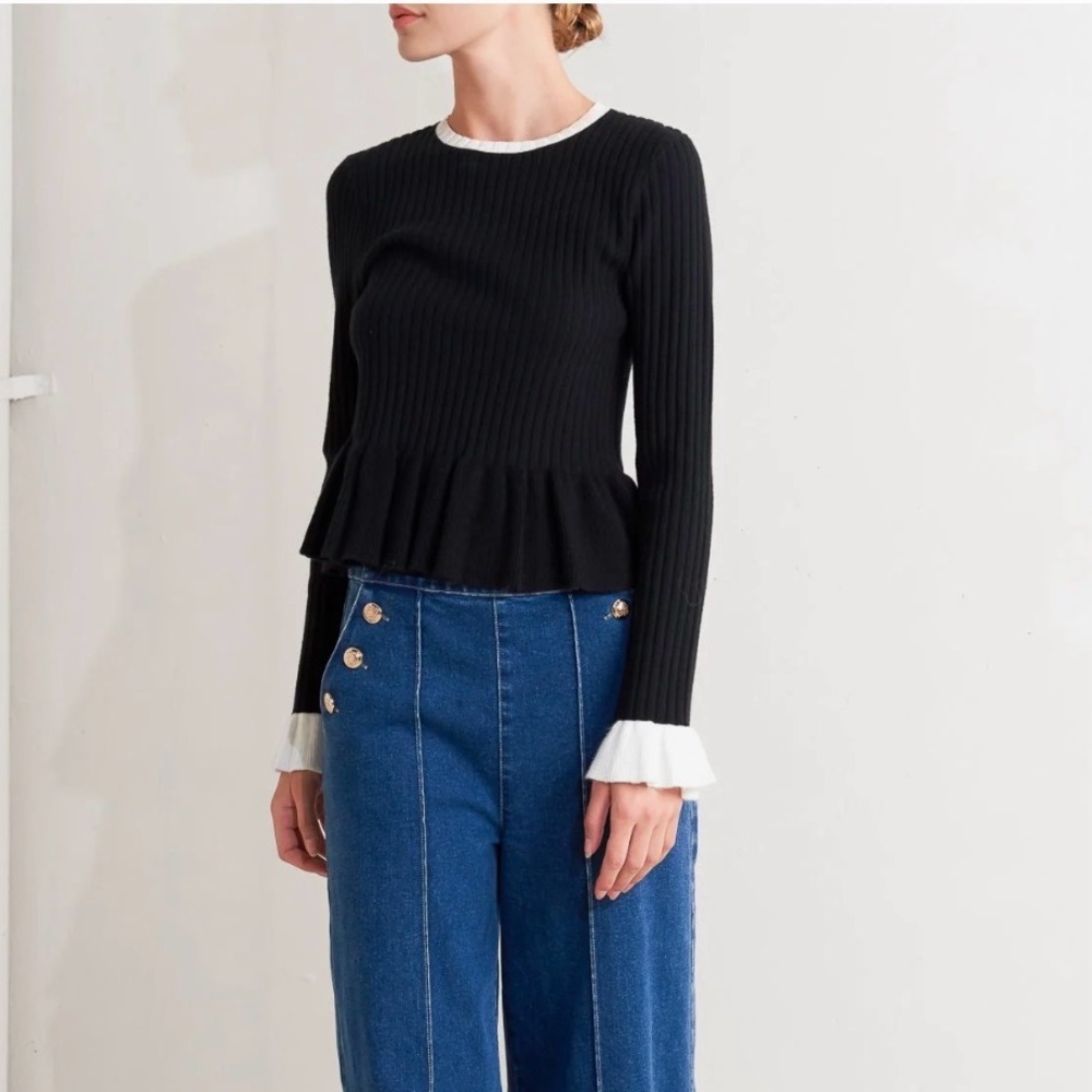 NWOT Ribbed sweater with petal sleeves
